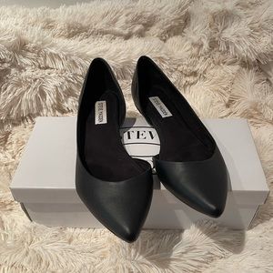 Steve Madden: Black Elusion Flats
